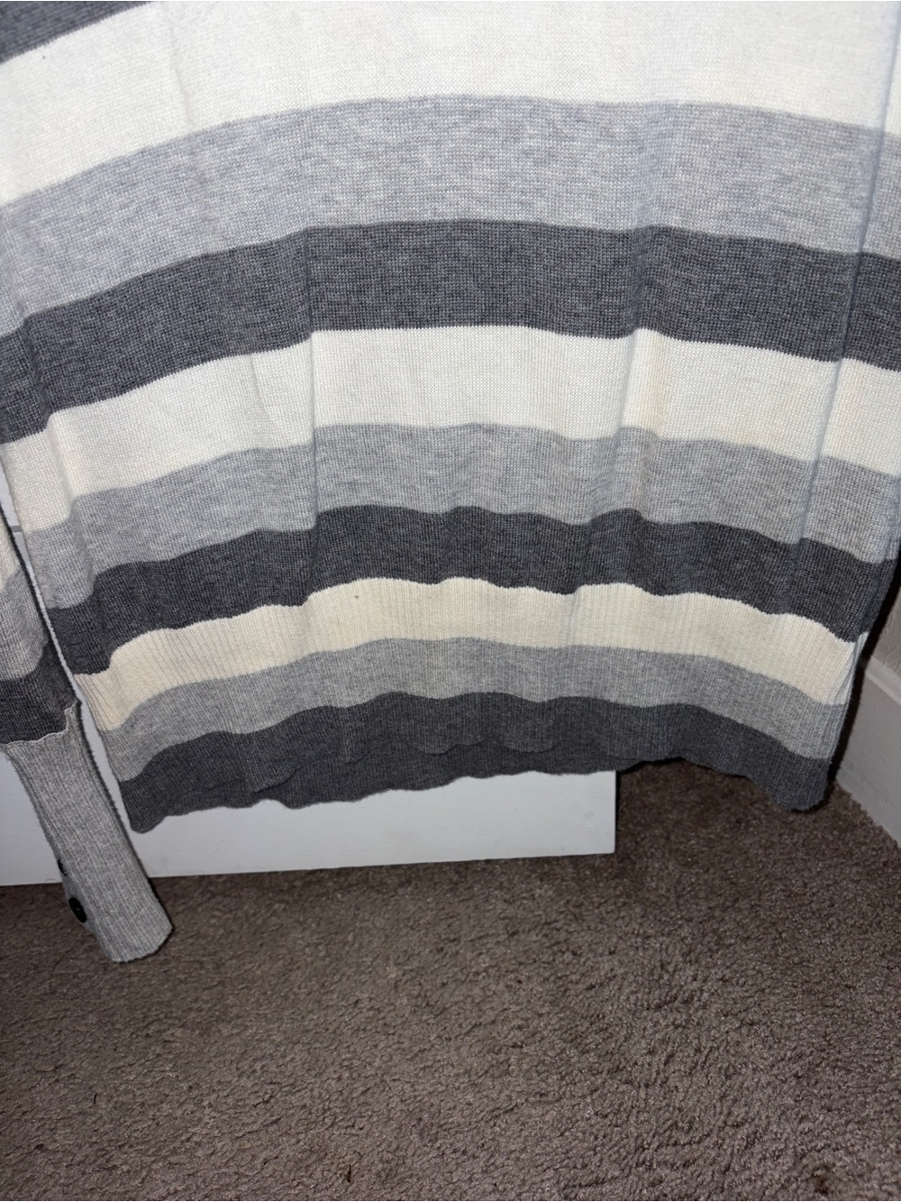 Banana Republic Striped Crewneck Sweater in Gray and Cream Size L - Picture 4 of 5